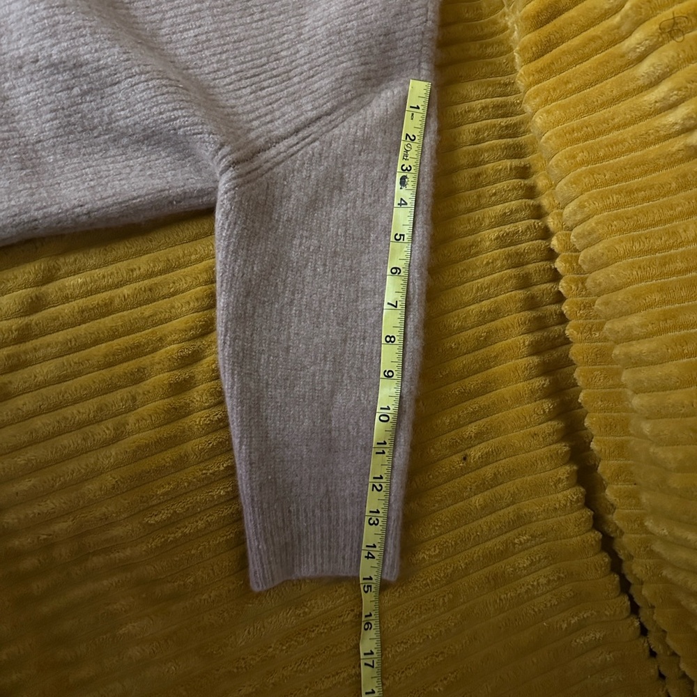 Quince oatmeal Women's cashmere fisherman sweater - Picture 8 of 9